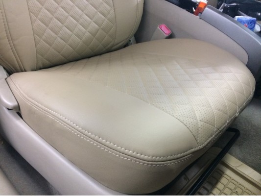 Авточехлы на Toyota Prius Авточехлы на Toyota Prius