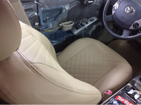 Авточехлы на Toyota Prius Авточехлы на Toyota Prius